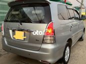 Xe Toyota Innova 2.0G năm sản xuất 2010, màu bạc