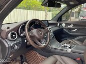 Cần bán Mercedes GLC 300 4MATIC sản xuất 2018, màu đen