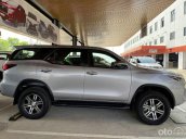 Bán Toyota Fortuner 2.4G 4x2 MT sản xuất 2022, màu bạc, giá tốt