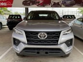 Bán Toyota Fortuner 2.4G 4x2 MT sản xuất 2022, màu bạc, giá tốt