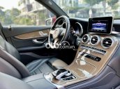 Cần bán Mercedes GLC 250 4Matic năm 2017, màu đỏ