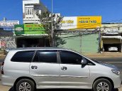 Bán xe Toyota Innova 2.0E năm 2015, màu bạc giá cạnh tranh