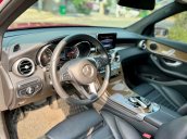 Xe Mercedes GLC 250 4Matic năm sản xuất 2017, màu đỏ còn mới