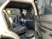 Bán ô tô Ford Everest Titanium 2.0AT năm 2019, màu trắng, xe nhập