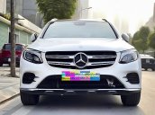 Cần bán lại xe Mercedes GLC300 4Matic năm sản xuất 2017, màu trắng