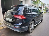 Xe Volkswagen Tiguan Luxury S sản xuất 2020, màu đen, nhập khẩu nguyên chiếc, xe như mới vì ít đi