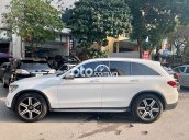 Cần bán gấp Mercedes GLC 200 4Matic sản xuất 2021, màu trắng còn mới