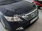 Cần bán Toyota Camry 2.0E sản xuất 2015, màu đen, 640 triệu