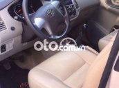 Cần bán gấp Toyota Innova E năm 2015, màu bạc