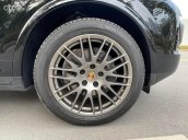 Bán xe Porsche Cayenne màu đen, năm 2017, một chủ cá nhân sử dụng từ mới, xe sơn zin tới 90% chất xe gần như mới