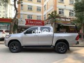 Bán Toyota Hilux E AT sản xuất 2021, màu bạc, nhập khẩu nguyên chiếc còn mới
