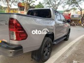 Bán Toyota Hilux E AT sản xuất 2021, màu bạc, nhập khẩu nguyên chiếc còn mới
