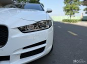 Bán Jaguar XE 2.0 sẳn xuất 2015 màu trắng, một chủ từ mới, xe còn rất đẹp zin nguyên bản 100%