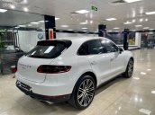 Bán gấp xe Porsche Macan sản xuất 2016, màu trắng, xe đẹp biển vip, odo 3 vạn km, xe cực mới