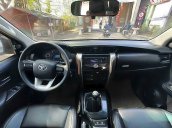 Cần bán gấp Toyota Fortuner 2.4G 4x2 MT năm 2017, màu đen, nhập khẩu