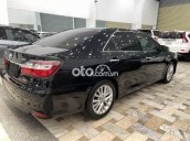 Cần bán gấp Toyota Camry 2.0E sản xuất 2018, màu đen chính chủ, giá 795tr