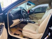 Cần bán gấp Toyota Camry 2.0E sản xuất 2018, màu đen chính chủ, giá 795tr