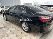 Cần bán gấp Toyota Camry 2.0E sản xuất 2018, màu đen chính chủ, giá 795tr