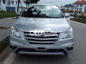 Cần bán gấp Toyota Innova 2.0E năm 2014, màu bạc