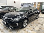 Cần bán gấp Toyota Camry 2.0E sản xuất 2018, màu đen chính chủ, giá 795tr