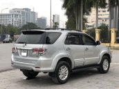 Bán xe Toyota Fortuner 2.7 4x2 AT năm 2013 màu bạc, giấy tờ đầy đủ hợp pháp lý, sang tên nhanh gọn lẹ