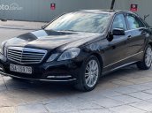 Cần bán lại xe Mercedes E300 sản xuất 2010, màu đen 