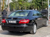 Cần bán lại xe Mercedes E300 sản xuất 2010, màu đen 