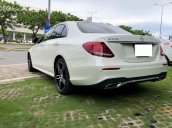 Cần bán gấp Mercedes E300 AMG sản xuất năm 2016, màu trắng xe gia đình