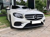 Cần bán gấp Mercedes E300 AMG sản xuất năm 2016, màu trắng xe gia đình