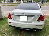 Cần bán gấp Mercedes E300 AMG sản xuất năm 2016, màu trắng xe gia đình