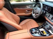 Cần bán gấp Mercedes E300 AMG sản xuất năm 2016, màu trắng xe gia đình