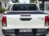 Bán xe Toyota Hilux 2.4E sản xuất 2020, màu trắng, xe nhập còn mới