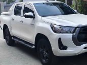 Bán xe Toyota Hilux 2.4E sản xuất 2020, màu trắng, xe nhập còn mới