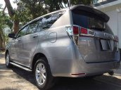 Bán xe Toyota Innova 2017, số sàn, màu xám