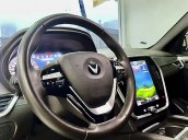 Xe VinFast LUX SA2.0 nâng cao năm 2019, màu trắng giá cạnh tranh