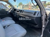 Bán ô tô Toyota Hiace 2.8MT năm 2005, màu bạc, giá 120tr