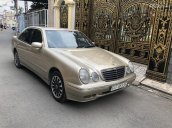 Cần bán Mercedes Benz E240, model 2002 màu ghi