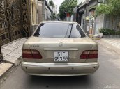 Cần bán Mercedes Benz E240, model 2002 màu ghi