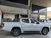 Bán xe Mitsubishi Triton 4x2AT năm 2021, màu trắng, nhập khẩu nguyên chiếc