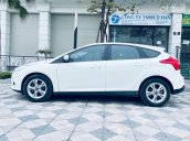 Cần bán Ford Focus Trend 1.6 AT sản xuất năm 2014, màu trắng, 380 triệu