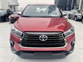 Bán ô tô Toyota Innova V sản xuất năm 2022, màu đỏ, giá chỉ 989 triệu