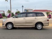 Bán ô tô Toyota Innova E sản xuất 2013, màu vàng số sàn