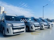 Bán Toyota Hiace sản xuất 2021, màu bạc, nhập khẩu nguyên chiếc