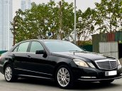 Cần bán lại xe Mercedes E300 sản xuất năm 2011, màu đen, 699tr