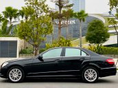 Cần bán lại xe Mercedes E300 sản xuất năm 2011, màu đen, 699tr