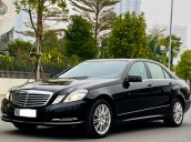 Cần bán lại xe Mercedes E300 sản xuất năm 2011, màu đen, 699tr