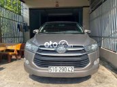 Bán ô tô Toyota Innova 2.0E sản xuất 2017, màu xám số sàn