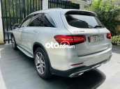 Cần bán Mercedes GLC 300 4MATIC sản xuất 2016, màu trắng như mới