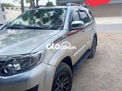 Cần bán gấp Toyota Fortuner 2.7V năm 2015, màu bạc số tự động