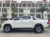 Bán Toyota Hilux năm 2019, màu trắng, xe nhập, 912tr